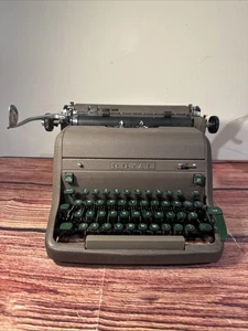 Vtg Royal HH Standard Manual Typewriter ( Tested ) Works Fine Clean - Picture 1 of 16