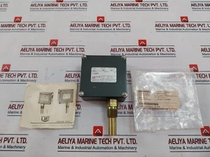 United Electric 102 Thermostatic Temperature Control Switch C11 - Picture 1 of 10