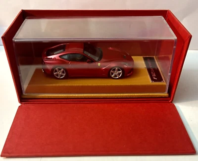 Ferrari official product F12 berlinetta échelle 1/43 Fait Main Socle cuir Box - Photo 1/4