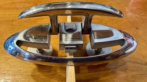 Accon Marine 6" Stainless Steel Push Button Pop Up Cleat with Backing Plate - Bild 1 von 3