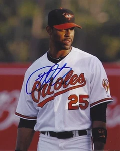 Autographed 8x10 Derrek Lee 2011 Baltimore Orioles 1st Baseman Marlins Cubs - Picture 1 of 1