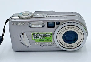 SONY Cyber-Shot DSC-P10 5MP 3x optischer Zoom silber Digitalkamera m. Akku Messe - Bild 1 von 10