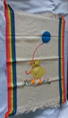 Manta de cuna vintage tejida mezcla de lana para bebé amarillo patito globo bordes a rayas Foto 1 de 4