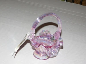 Cesta de vidrio artístico Fenton con volantes opalescentes franceses marca de artista púrpura pálido - Imagen 1 de 5