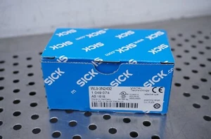 SICK WL9-3N2432 1049074 photoelectric switch New - Picture 1 of 5