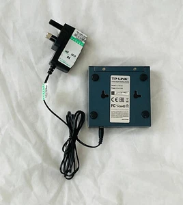 TP-LINK TL-SG105 5 port Steel Gigabit Switch - Picture 1 of 2