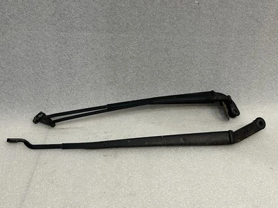 1990 1991 1992 1993 1994 LEXUS LS400 WINDSHIELD WIPER ARMS - Image 1 of 2