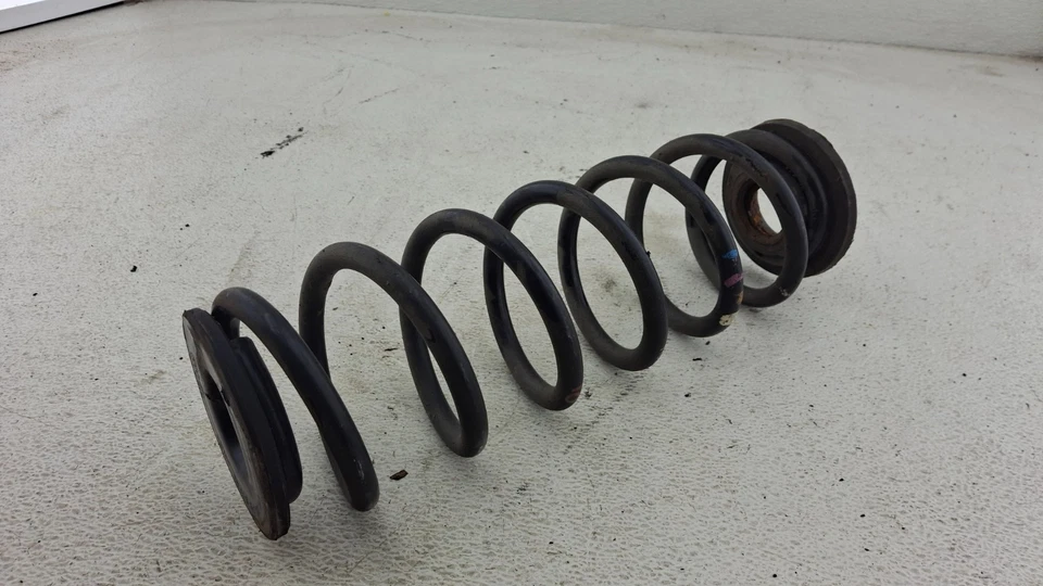 Muelle helicoidal trasero izquierdo o derecho Volkswagen Passat 2012-2019 tracción delantera OEM Foto 1 de 4