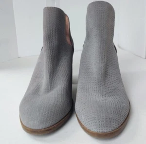 Lucky Brand Powe grau titan Gr. 8,5 strukturiertes Wildleder Boho Reißverschluss Blockabsatz Damen - Bild 1 von 10