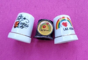 KONVOLUT 3 FINGERHÜTE ZINN LAS VEGAS PORZELLAN GESCHENK REGENBOGEN ROSE - Bild 1 von 3