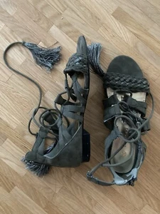 Promod Sandalen Sommerschuhe flache Schuhe Khaki Größe 37 Römersandalen Schnüre - Bild 1 von 5