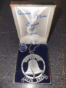 VINTAGE LIBERTY BELL ECHTE ZINNSPIRIT OF '76 HALSKETTE/ANHÄNGER - Bild 1 von 1