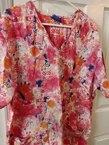Carol Scrubs 2 Pocket Pink/Fushia Swirl Scrub Top Size 3X (Runs Small Bust 48) - Picture 1 of 1