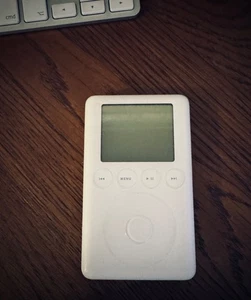 Apple iPod Classic 3rd Generation 15GB (2003) - Picture 1 of 4