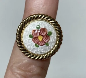 VINTAGE GOLD TONE ENAMEL GUILLOCHE ADJUSTABLE RING-Pink flower on white - Picture 1 of 5