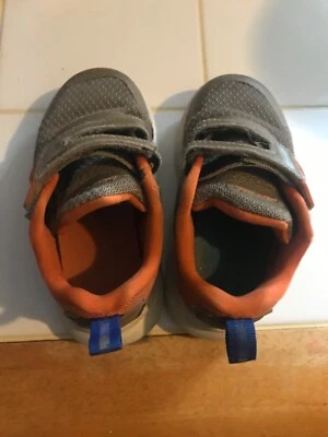 Dream Pairs toddler size 7 shoes. Orange and brown. Some wear and tear on them - Image 1 of 4