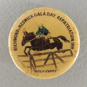 Richmond & Keswick Día de Gala Repatriación 1919 "Puños de Oro" Pin Ecuestre Botón - Imagen 1 de 3