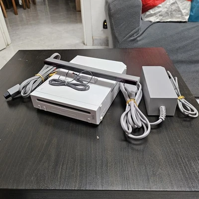 Console Nintendo Wii Completa di Cavi e sensore Usato Testato Funzionante 100% - Immagine 1 di 4