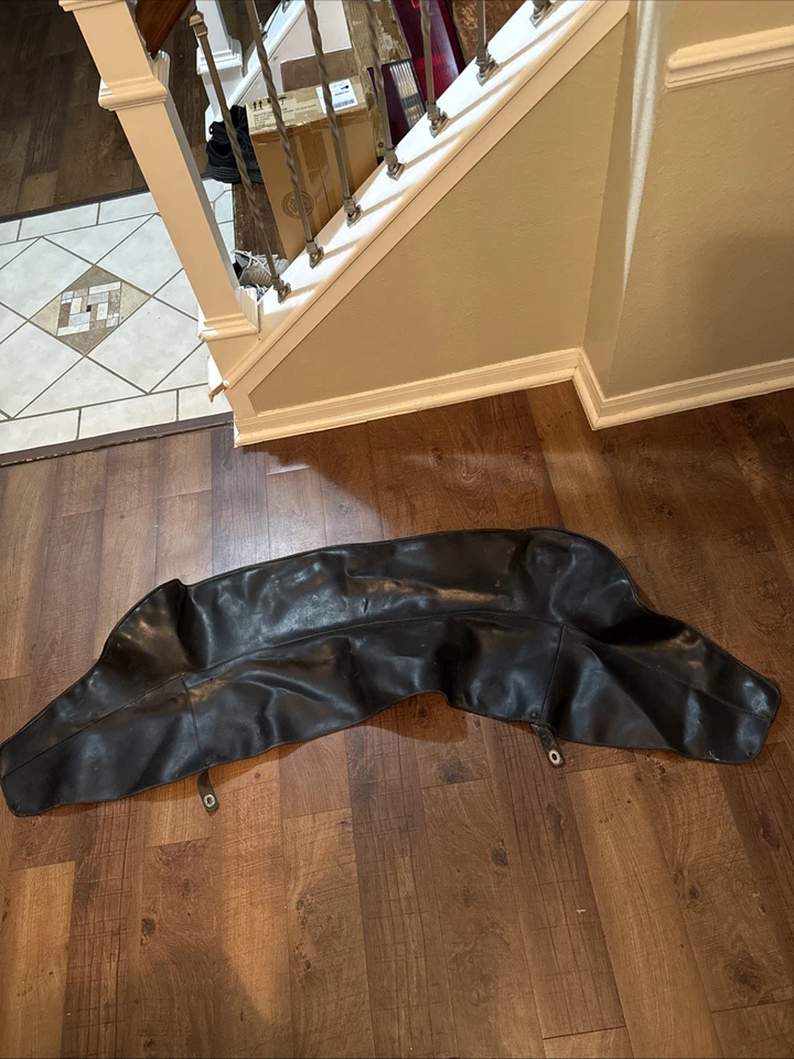 1970 - 1989 年阿尔法罗密欧蜘蛛黑色软顶靴盖二手状况良好原始设备制造商。 G — 第 1/4 张图片