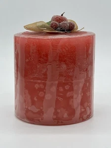 Vintage Lumina Pacific rote Weihnachtskerze mit mattierten Erdbeeren 5x4" - Bild 1 von 4