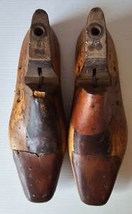 Vintage shoe lasts Left and right Mens Timber and Leather Tamworth - Picture 1 of 14