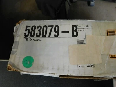 PRECIO DE VENTA! Alfombra Lund Premium 583079-B, delantera Toyota Sequoia 2008-12 Foto 1 de 4