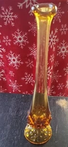 Fenton (?) Kunstglas geschwungene einzelne Knospe Vase Schuhnagel Bernstein NICHT SIGNIERT - Bild 1 von 7
