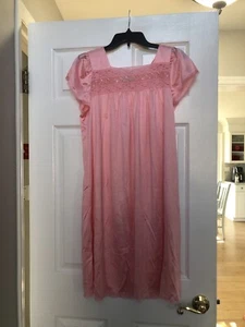 Vintage Vanity Fair Nightgown  Pink Embroidered Cap Sleeves Women’s Size Small - Picture 1 of 8