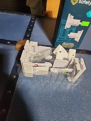 Safety 1st HS395 Adhesive Cabinet Latch, 3-Pk. - - Image 1 of 3