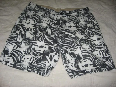 Pantalones cortos Gap Lived In Tropical Leaf para hombre 38" Foto 1 de 4
