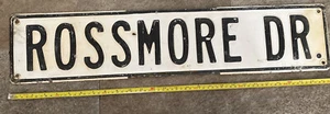 Vintage antikes 24" geprägtes Rossmore Dr Straßenschild aus Metall - Bild 1 von 5