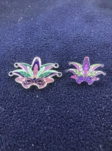 Geocaching Trackable — Mardi Gras Mask w/ Matching Pin — Unactived Collectable - Picture 1 of 5