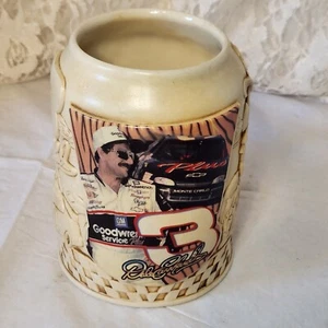 Dale Earnhardt commemorativo Stein immagini rialzate tazza calice NASCAR intimidatore 3 - Foto 1 di 8