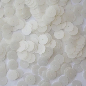 LENTEJUELAS PLANAS DE LENTEJUELAS DE 10 MM ~ BLANCO OSTRA ~ Disco redondo ~ Hecho en EE. UU. - Imagen 1 de 2