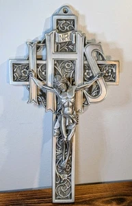 Feines Zinn IHS Kruzifix filigran Kreuz silberfarben Wandbehang Dekor 9" 2000 - Bild 1 von 9