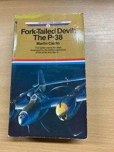 1990 "FORK-TAILED DEVIL THE P-38" MARTIN CAIDIN AIRCRAFT USA PAPERBACK BOOK (P3) - Imagen 1 de 11