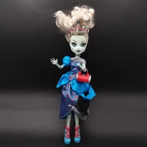 Monster High Frankie Stein Scary Ever After Threaderella Puppe 2012 LESEN - Bild 1 von 24