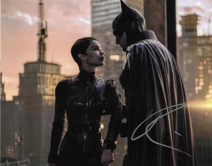 Robert Pattinson firmato come BATMAN 8x10 con Zoe Kravitz come CATWOMAN...COA - Foto 1 di 3
