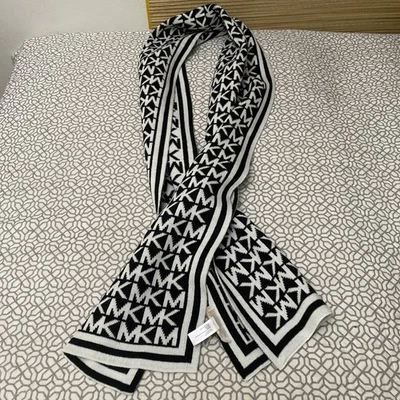 Bufanda de invierno Michael Kors Logo blanco y negro 63”x9,5” acrílico Foto 1 de 4