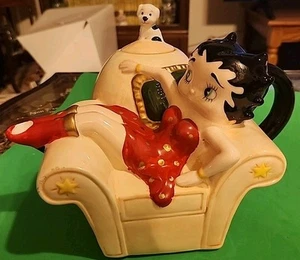 Vintage Betty Boop Holiday Teapot w Pudgy (1995) by Vandor - Picture 1 of 15