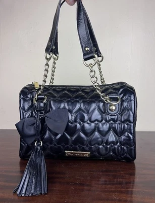 Betsy Johnson Corazones Acolchados Negro Bolso de Mano Cadenas Arco Borla Oro Harware 13" Foto 1 de 4