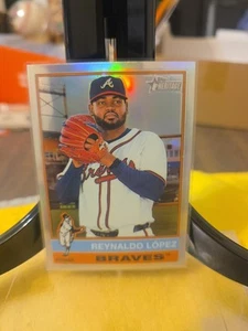 2025 Topps Heritage - Reynaldo Lopez #19 Chrome Refractor - Picture 1 of 6