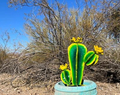 Hecho a mano rústico MINI metal híbrido cactus metal patio arte metal barril cactus Foto 1 de 4