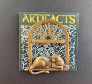 Vintage JJ Jonette Jewerly Artifacts Cat Laying In Window Gold Tone Brooch Pin - Picture 1 of 6