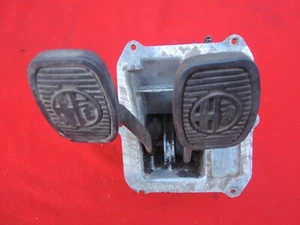 ALFA ROMEO Giulietta Used Original PEDAL BOX & MASTER CYLINDER 1365-66024 - Picture 1 of 23