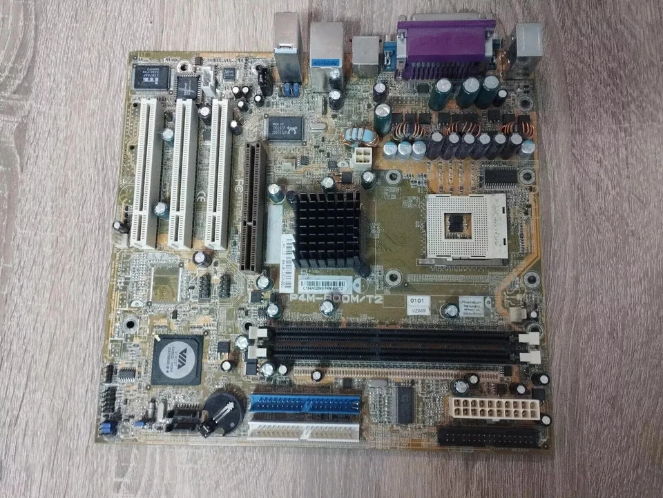 FIC P4M-800M/T2 Foto 1 de 1