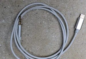 USB C - Mini jack Audio Cable - Picture 1 of 3