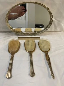 Antiguo juego de cepillo/peine dorado con bandeja a juego - Imagen 1 de 6
