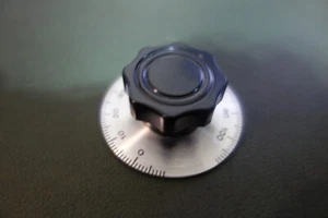 Waldom 1 3/4" Metal Zócalo 0-100 1/4" Perilla de Eje con Tornillo de Juego - Imagen 1 de 3