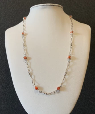 Collana intrecciata argento rodiato e sfere di vero corallo rosso mediterraneo - Immagine 1 di 2